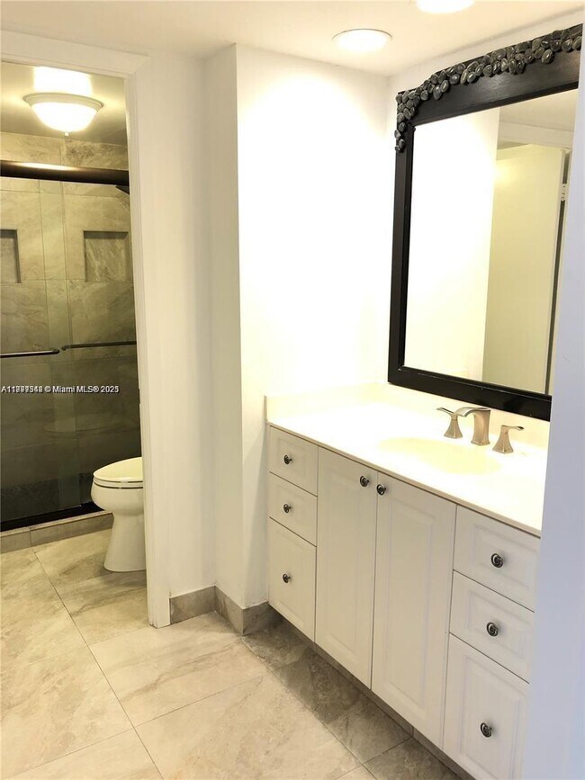 Building Photo - 18021 Biscayne Blvd