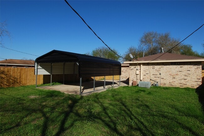 Building Photo - 4710 Pine St