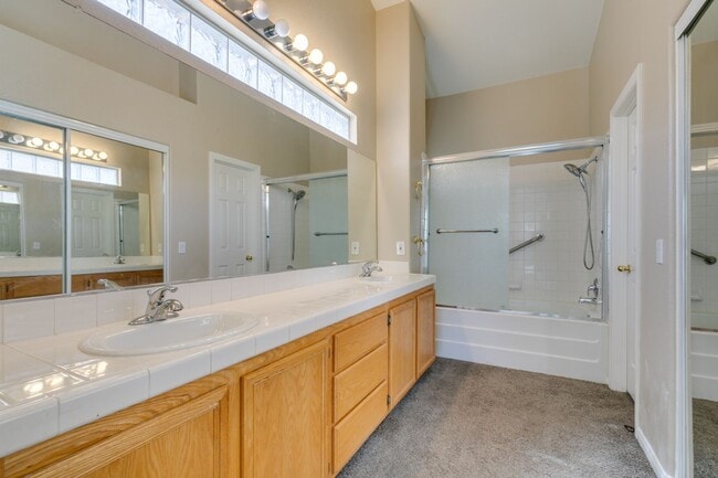 Building Photo - Charming Single-Story Home with Spa & Covered Patio Near Spencer & Wigwam in Las Vegas