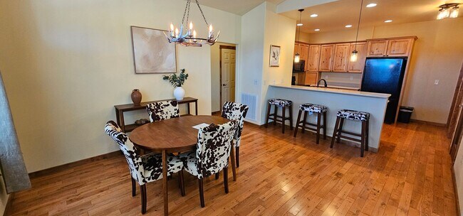 Building Photo - Beautiful 3 Bed 2 Bath One-Level Home Available in Quiet Neighborhood