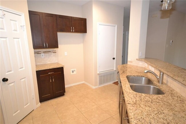 Building Photo - 1803 Ascot Ln