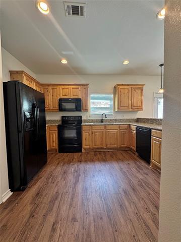 Building Photo - 100 Bridle Ct