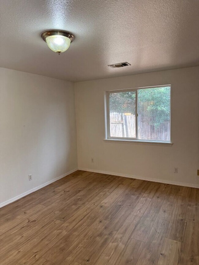 Building Photo - 572-574 COUNTRYSIDE