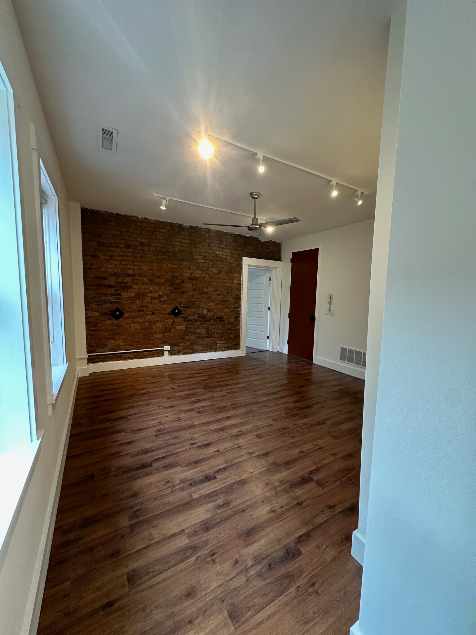 Building Photo - 1400 Elm St