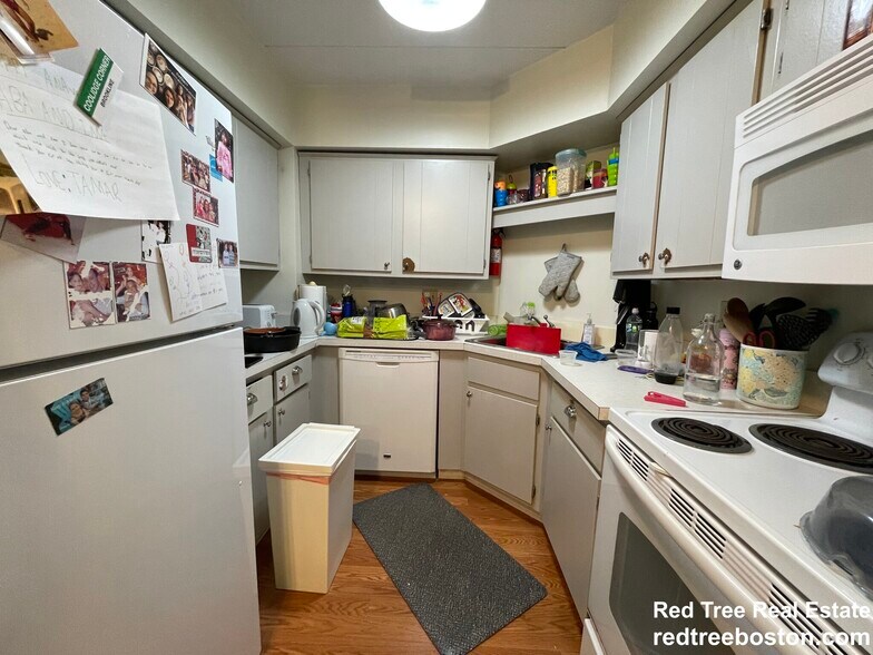 Building Photo - 125 Pleasant St