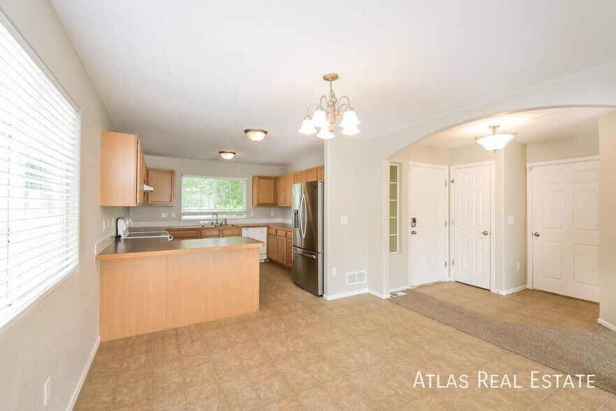 Building Photo - 5714 Sauvignon St