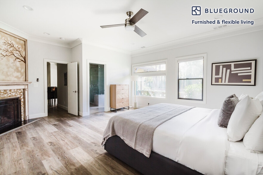 Building Photo - 251 Middlefield Rd