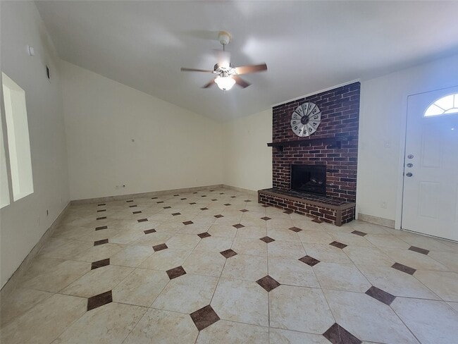 Building Photo - 2705 Riviera Dr