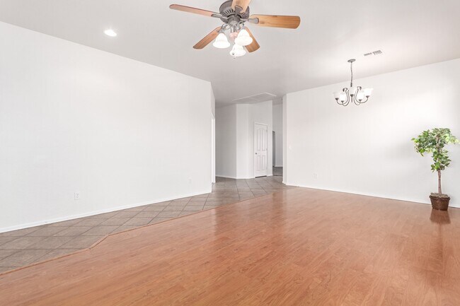 Building Photo - 4384 E Cherry Hills Dr