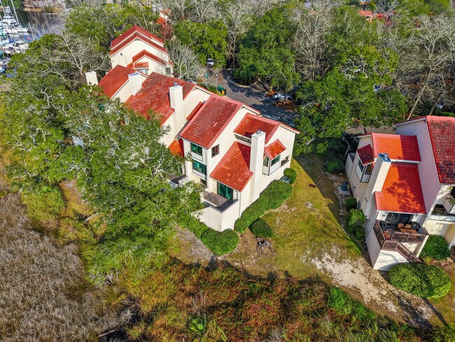 Building Photo - 7 Marina Cove Dr