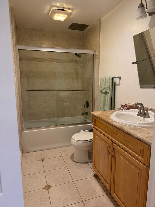 Building Photo - 1845 Beloit Ave