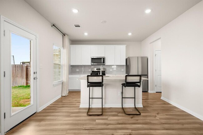 Building Photo - 14424 Heartland Dr