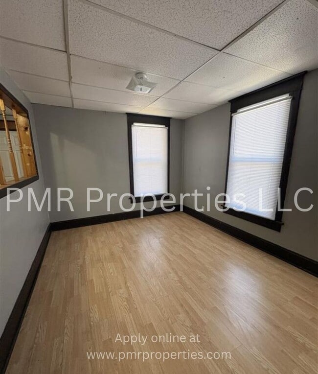 Building Photo - 4 Bedrooms/ 2 bathrooms House