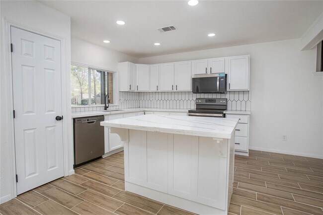 Building Photo - 1320 E Red Cedar Cir