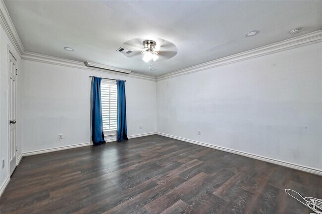 Building Photo - 5319 S Braeswood Blvd