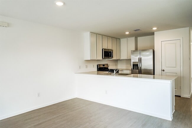 Building Photo - 26707 Feather Reed Dr