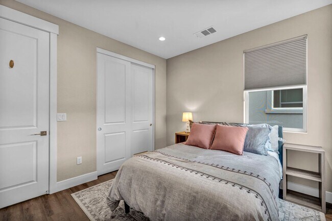 Building Photo - 619 Camargue Trl