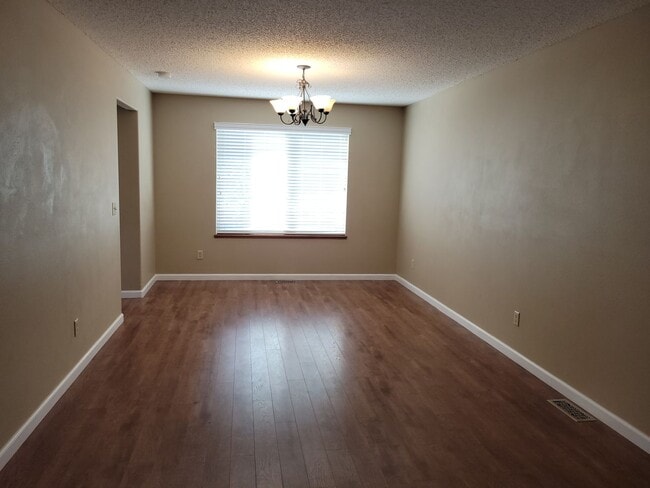 Building Photo - 305 Holbrook St