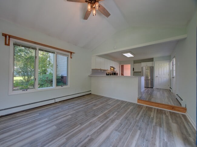 Building Photo - 24 Larchmont Terrace