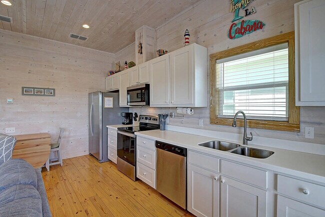 Building Photo - 1924 Eleventh Street-SI ID1023221P