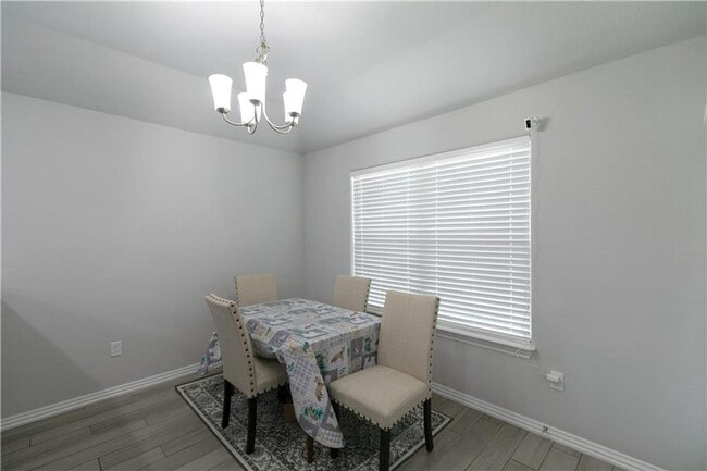 Building Photo - Great home perfect for backyard entertaining