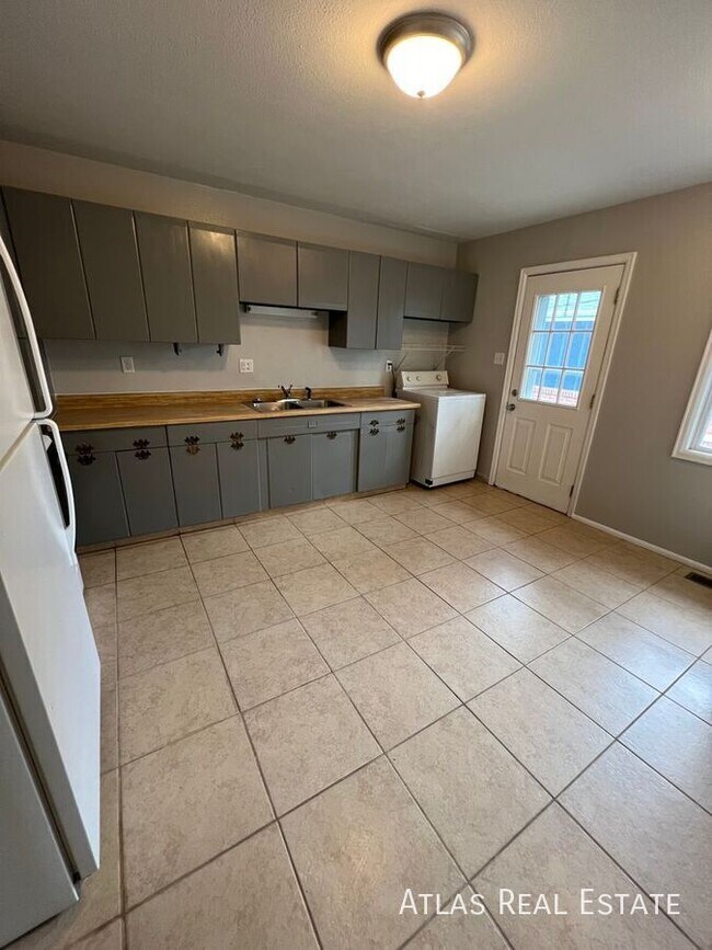 Building Photo - 2509 Wood Ave