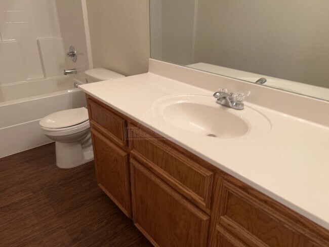 Building Photo - 1500 Justin Lp