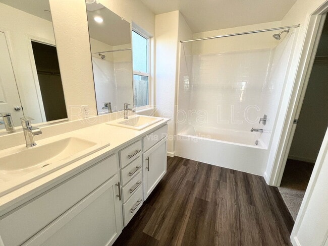 Building Photo - 356 Halisan Ct