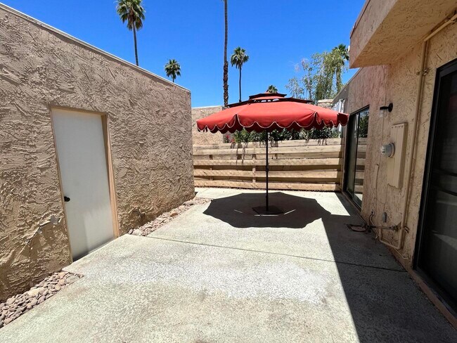 Building Photo - 47974 Oasis Ct