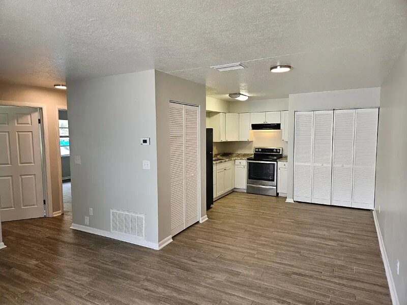 Building Photo - 3950sE SE 17th Ct