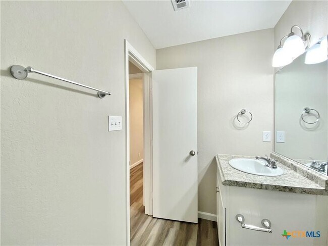 Building Photo - 2110 Blue Meadow Dr