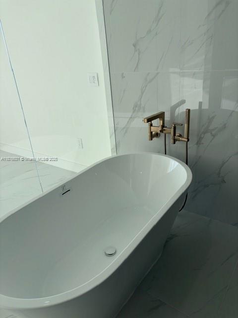 Building Photo - 700 NE 24th St