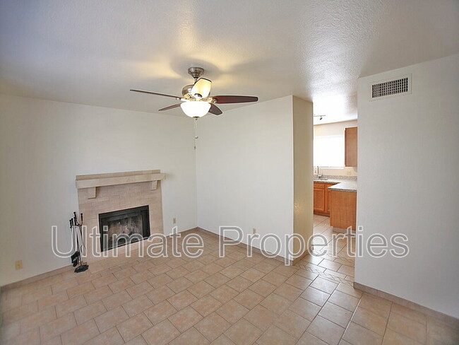 Building Photo - 948 E Escuda Dr