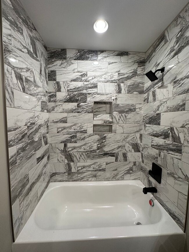 Building Photo - Beautiful new townhouse located in the new...