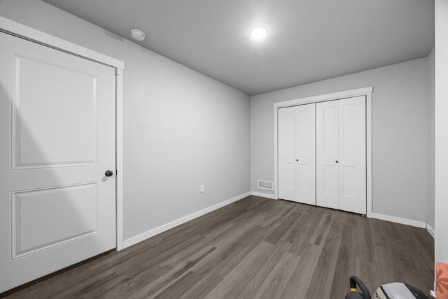 Building Photo - 921 Aiden St