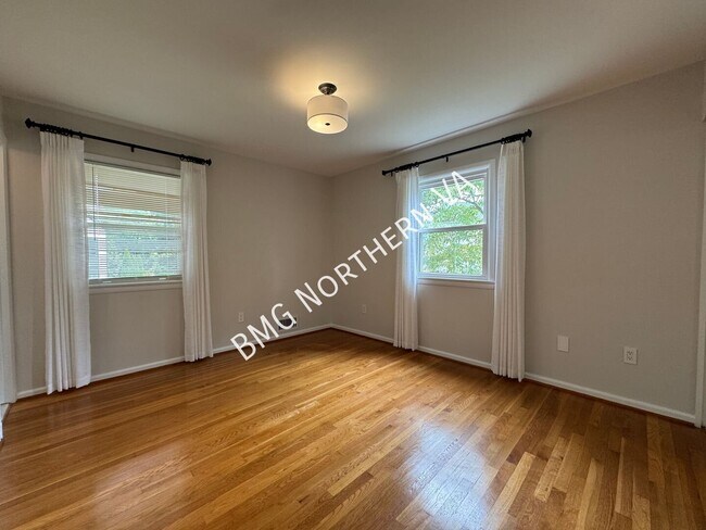 Building Photo - 1109 Hillcrest Dr SW