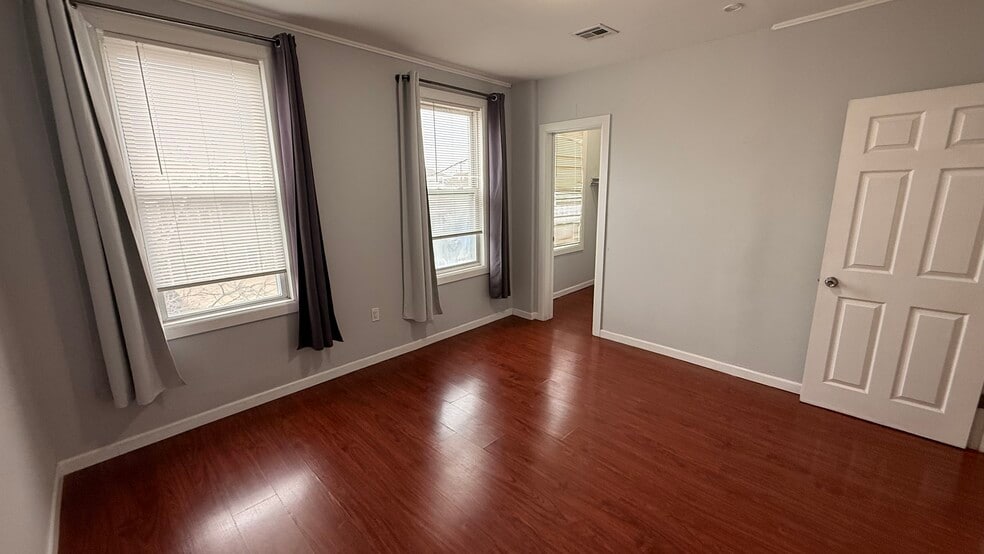 Building Photo - 712 S Park St