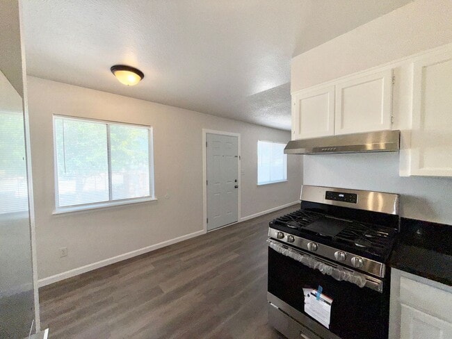 Building Photo - Socorro 2 Bedroom 1 Bath