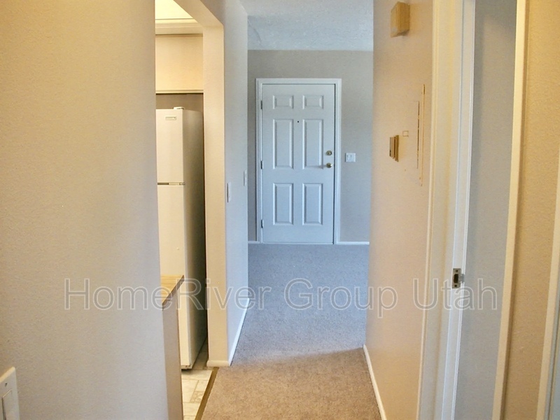 Building Photo - 98 E 600 S