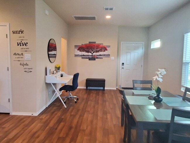 Building Photo - 3014 Del Mar Way