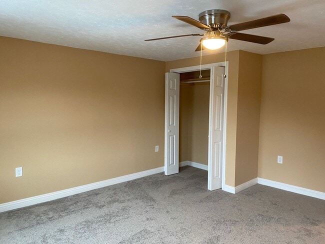 Building Photo - Town house