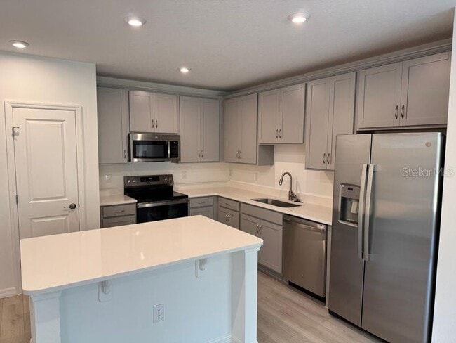 Building Photo - 3035 Jessamine Dr