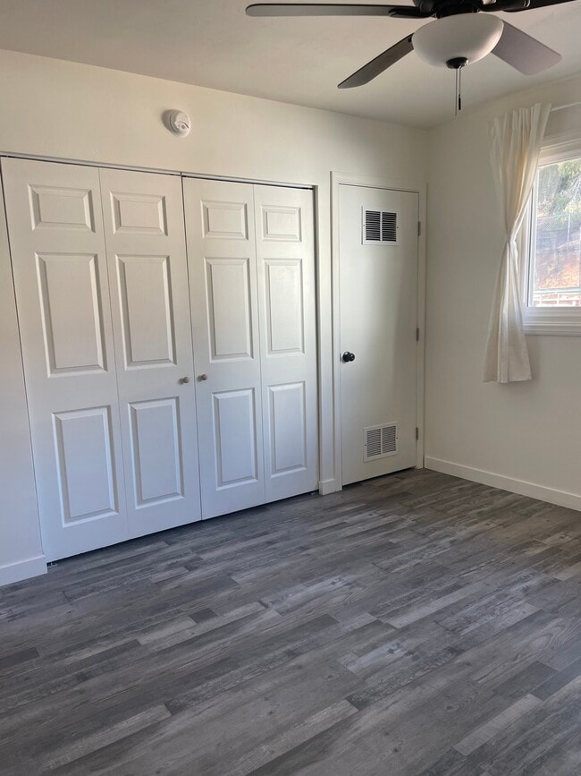 Building Photo - 9074 Paradise Park Dr