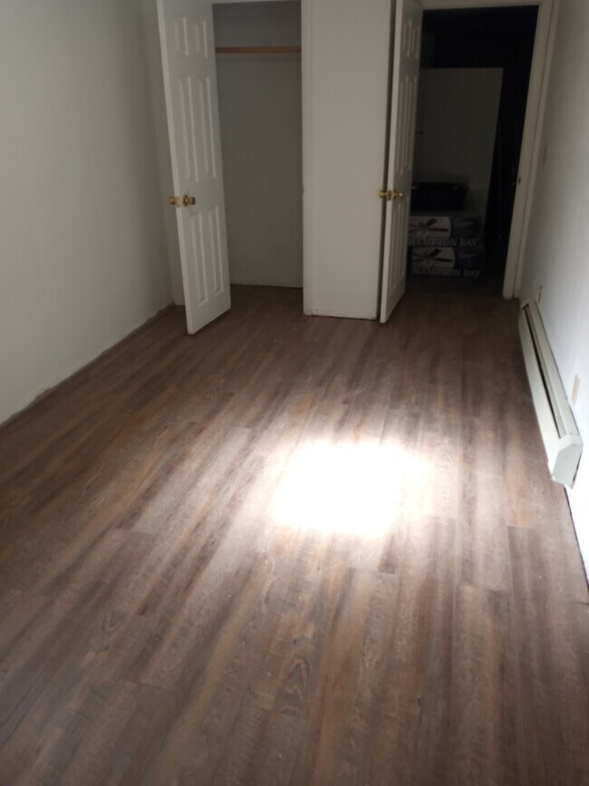 Building Photo - 305 S Vine St