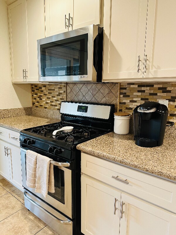 Building Photo - 1647 N Lake Ave