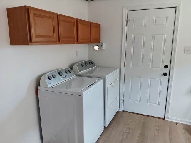 Kitchen & Laundry - 514 S 8th St