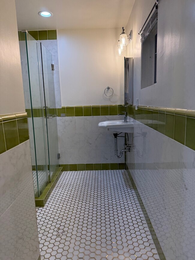 Building Photo - 532 S Irving Blvd