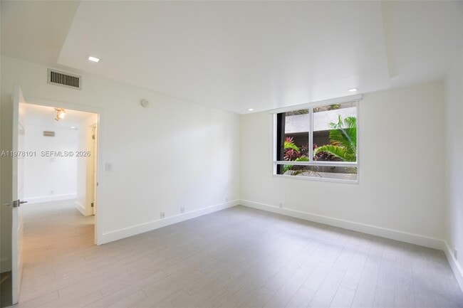 Building Photo - 161 Crandon Blvd