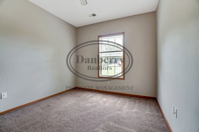 Building Photo - 1113 N Byrne Rd