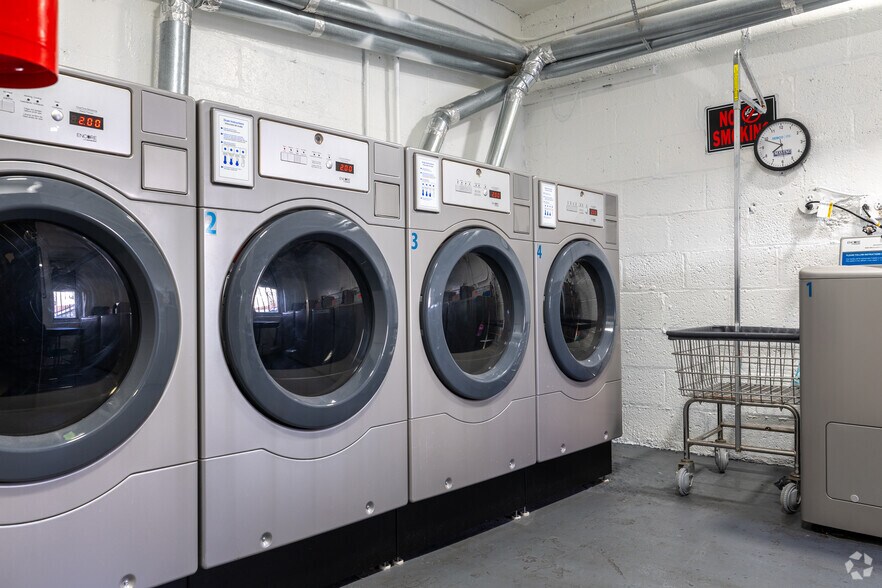 Laundry Room - Rutgers Arms